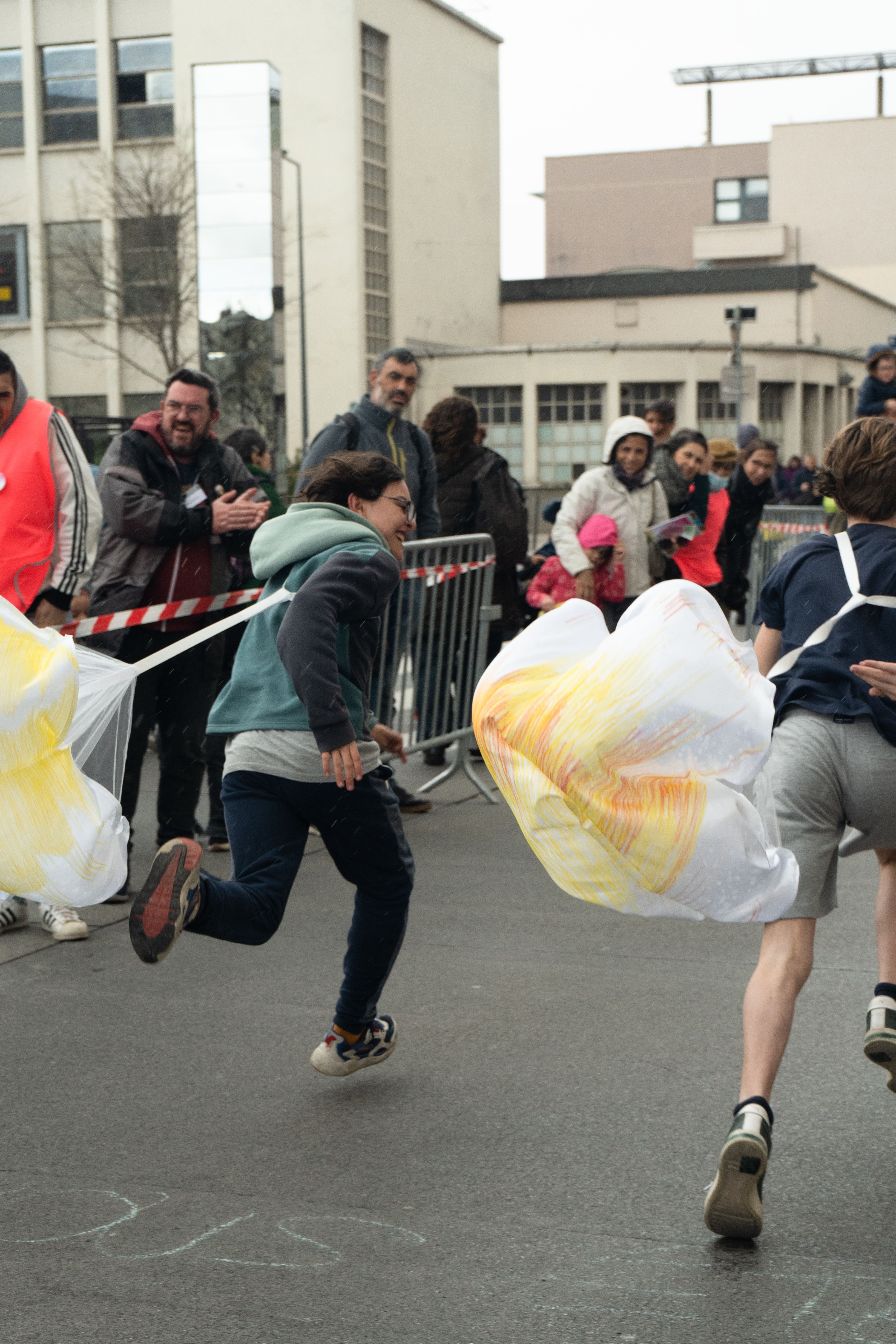 2023, Performance Dernière ligne droite ! - Fête du livre jeunesse Villeurbanne © Lucas Zambon
